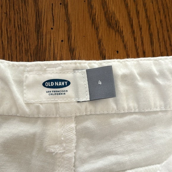 Old Navy White Shorts NWT/2 - Picture 2 of 2